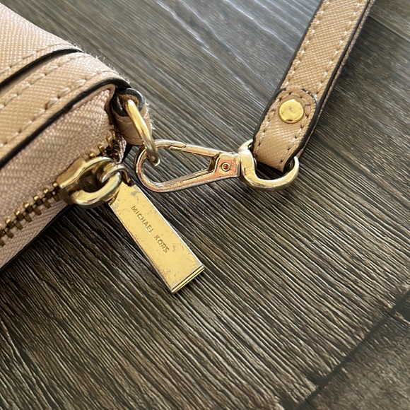 Michael Kors Continental Frame Out Wallet - Picture 8 of 8